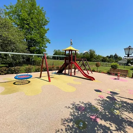 Kukorica Csarda 住宿加早餐酒店 Balatonujlak