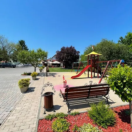 Kukorica Csarda 住宿加早餐酒店 Balatonujlak