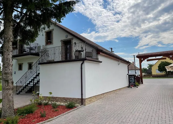 Bed & Breakfast Kukorica Csárda 3*